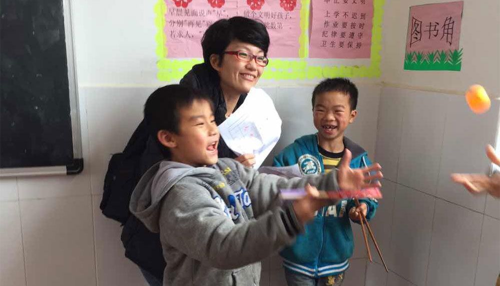 Trendy Volunteers Bring Knowledge and Happinessto More Left-Behind Children