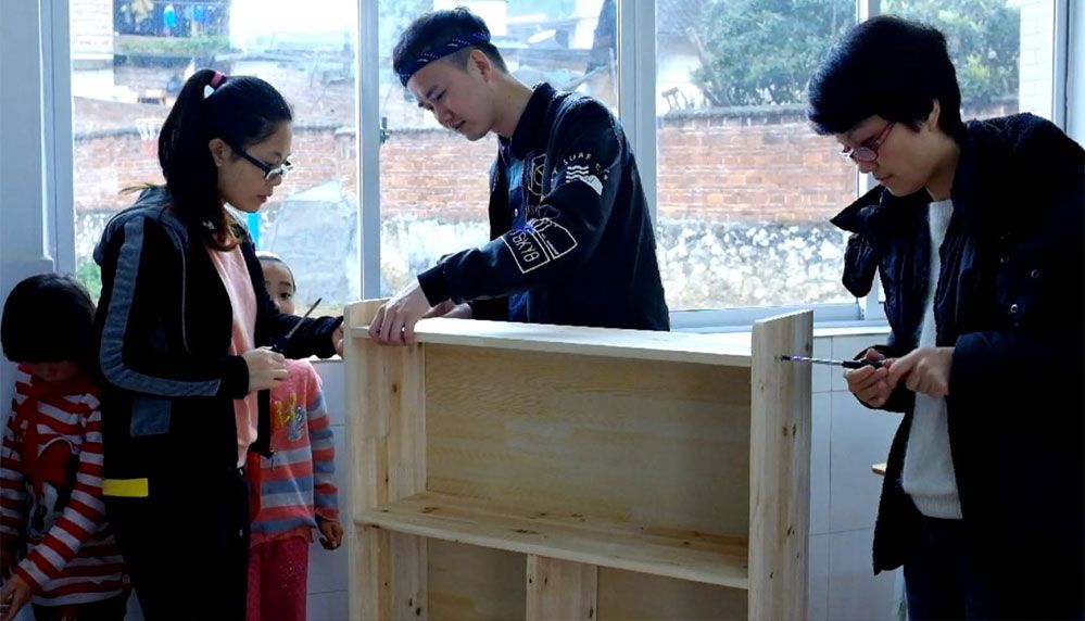Trendy Volunteers Bring Knowledge and Happinessto More Left-Behind Children